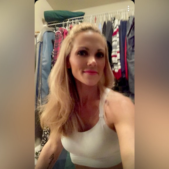 Meet your Posher, Melanie! - Picture 3 of 3